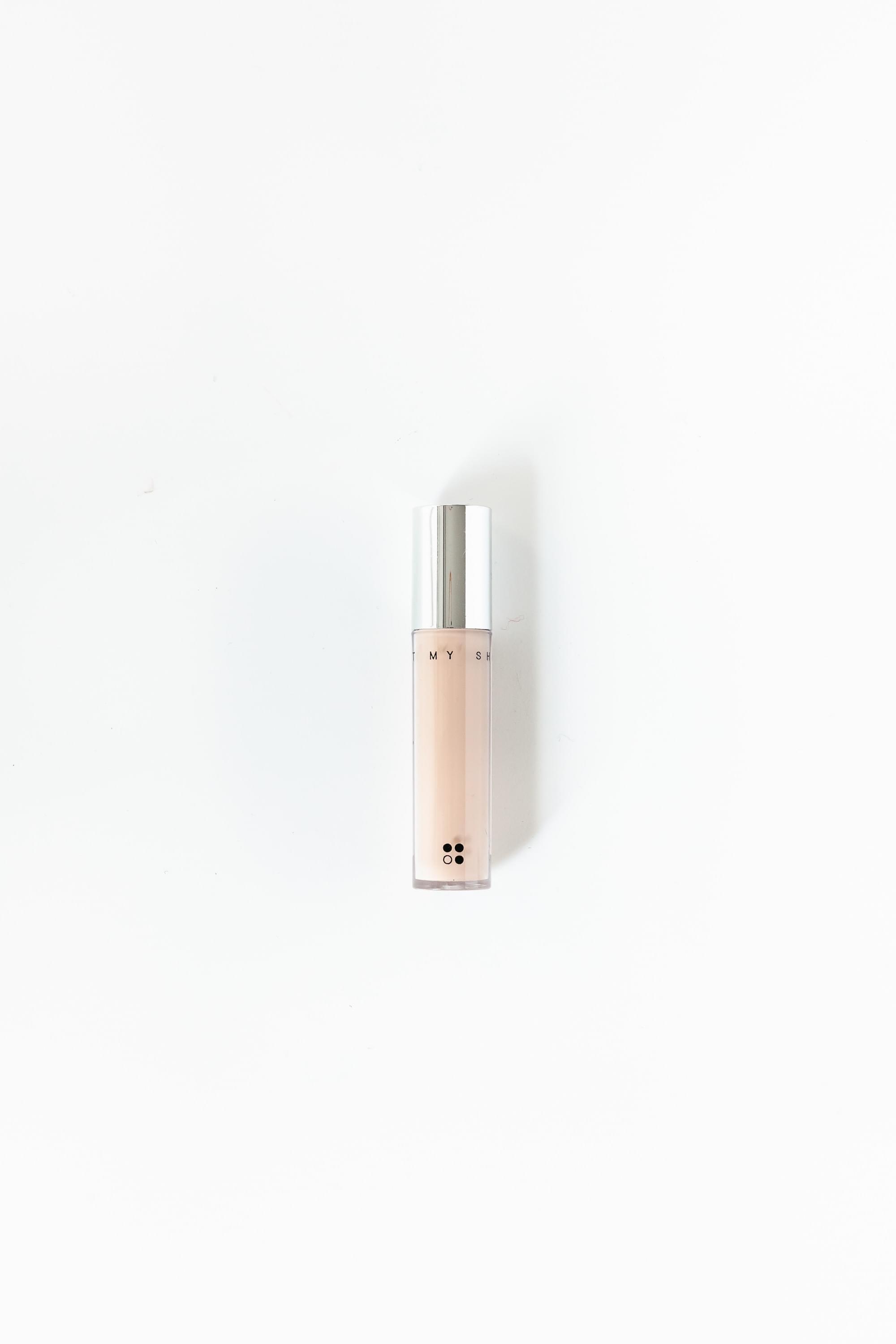 Een klein flesje Make Up - Natural Concealer &