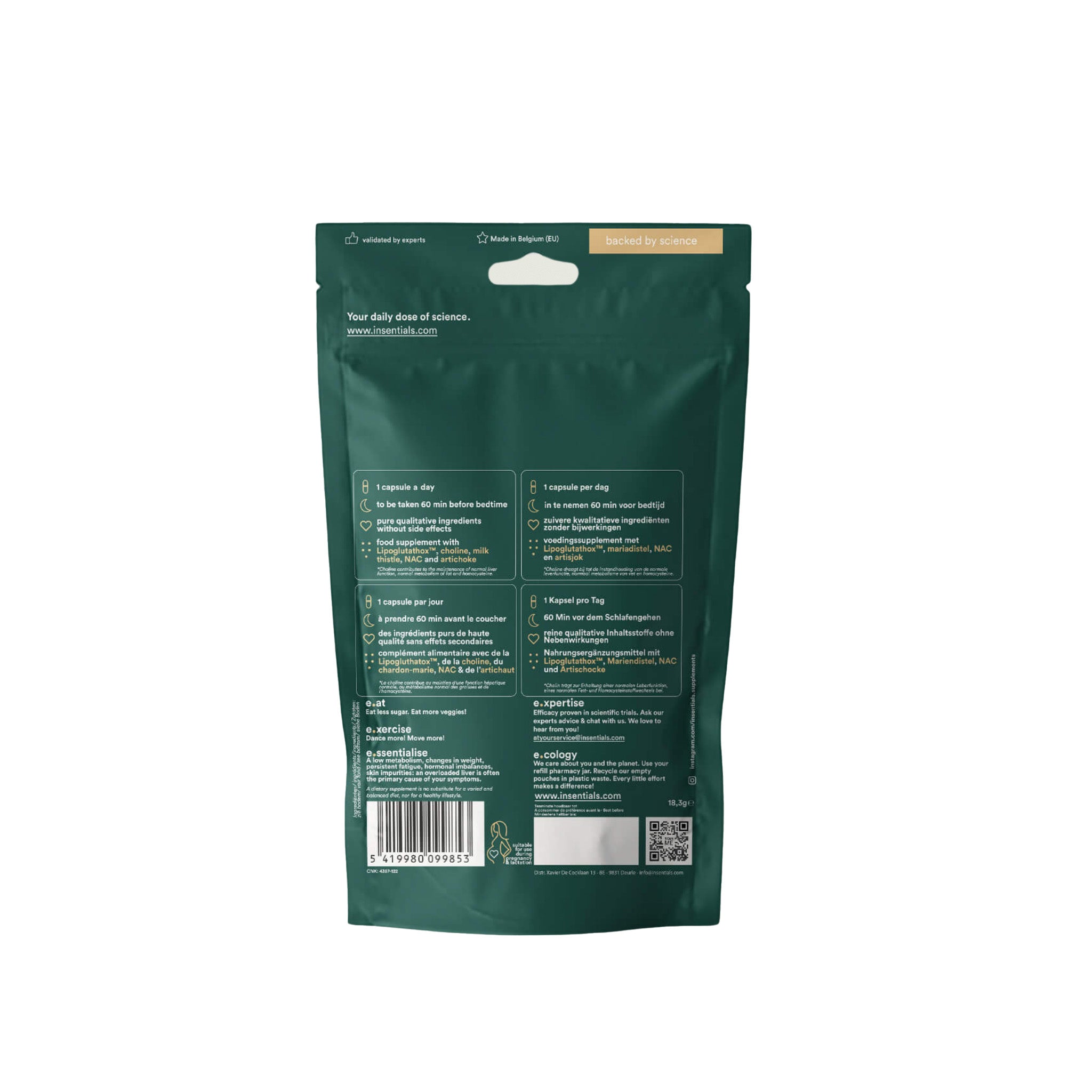 Op de achterkant van de groene hersluitbare Insentials - Detox Boost-verpakking staan instructies, voedingsinformatie en een QR-code in verschillende talen. Ideaal voor wie ondersteuning zoekt bij de spijsvertering of een detoxboost voor het reinigen van de lever.