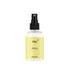 Een heldere 100 ml Ray Aftersun sprayfles met een zwarte spuitmond en lichtgeel etiket, op een witte achtergrond.