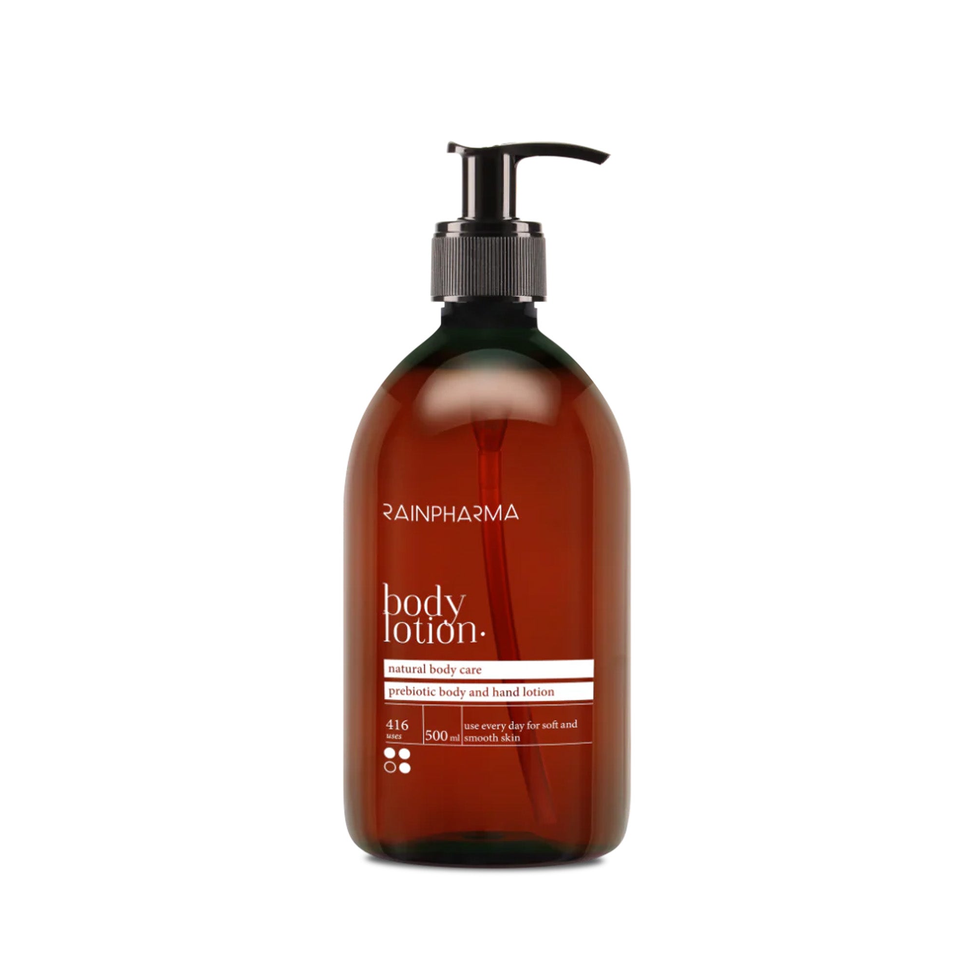 Een bruine pompfles met de tekst "RainPharma Classic Hand & Body Lotion," een voedende lotion op plantaardige basis voor handen en lichaam, staat tegen een witte achtergrond.