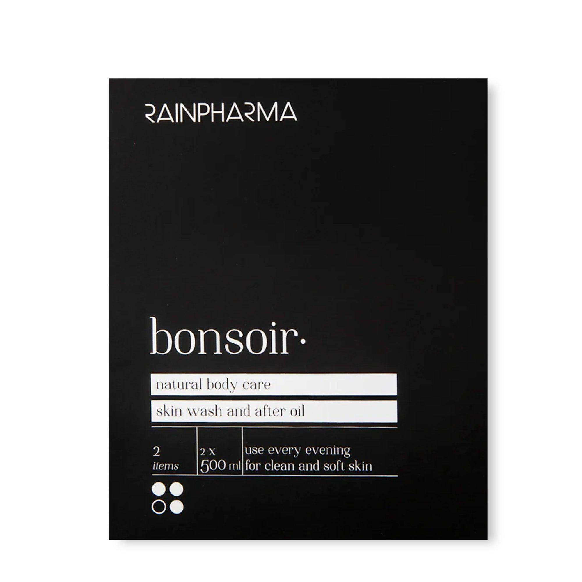De RainPharma Doucheset, bestaande uit de Bonsoir Skin Wash en After Oil in een strakke, zwarte verpakking, wordt aanbevolen om "elke avond te gebruiken" voor een schone en zachte huid.