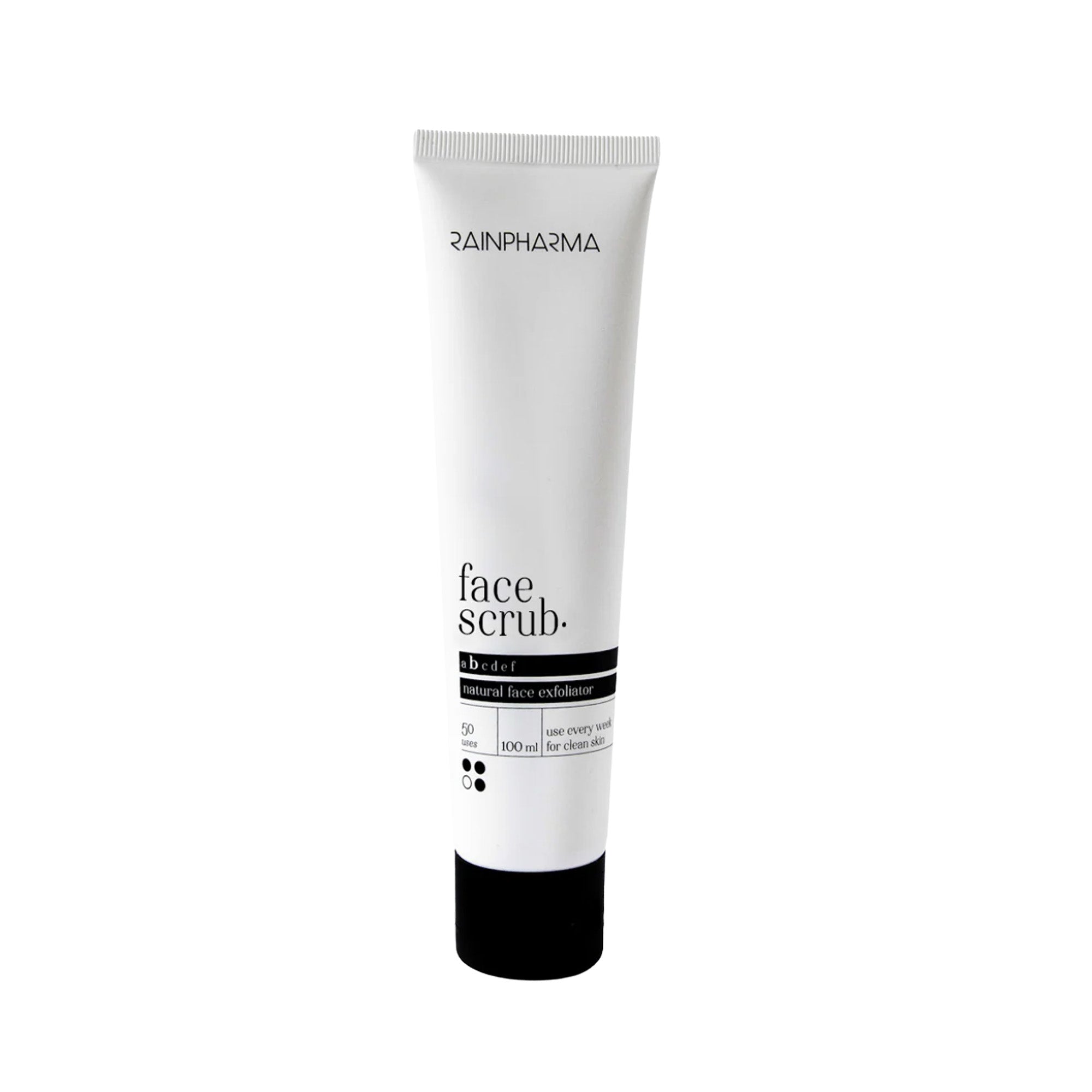 Een witte tube van 100 ml met de naam "RainPharma Face Scrub (Brightening Face Scrub)" met zwarte tekst en accenten, ontworpen voor een zachte huid.
