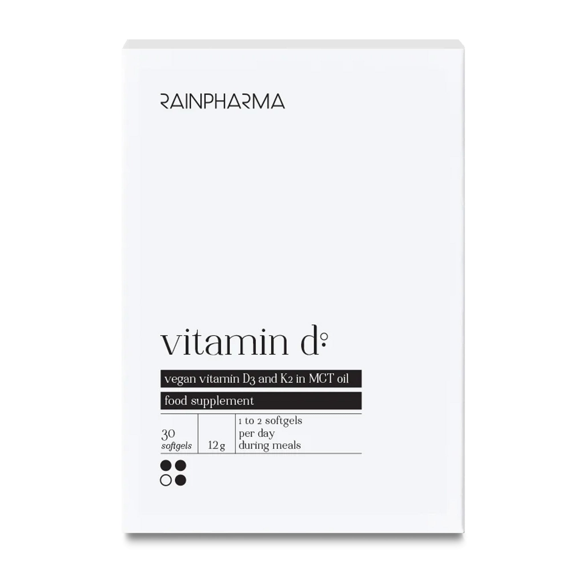 RainPharma Vitamine D (Delightful D-fence): veganistisch supplement met vitamine D3 & K2 in MCT-olie, 30 softgels. Dosering op voorzijde. Ondersteunt de immuniteit dankzij de mix van vitamine D3 en K2. Geleverd in een wit doosje.