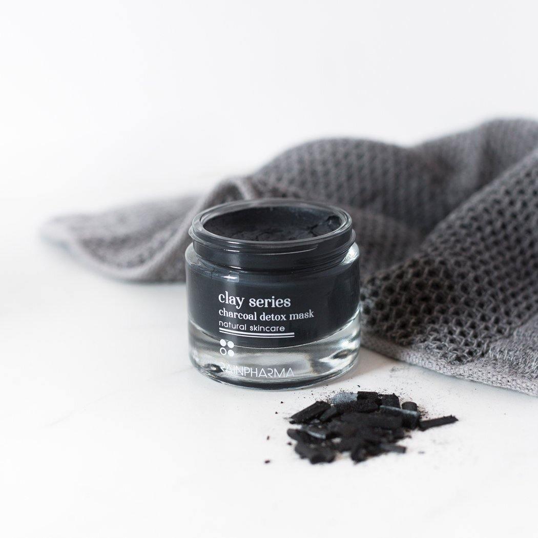 Een glazen pot met RainPharma&