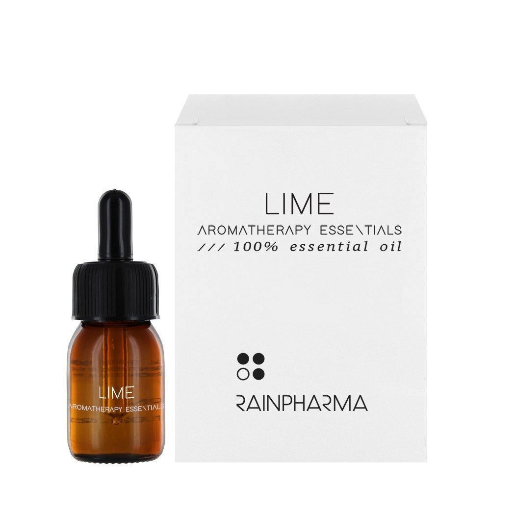 Een bruin druppelflesje met het label "RainPharma Essential Oil Lime" staat naast een witte doos met hetzelfde elegante label. Beide items benadrukken hun therapeutische eigenschappen en zijn perfect voor gebruik in elke aroma diffuser.