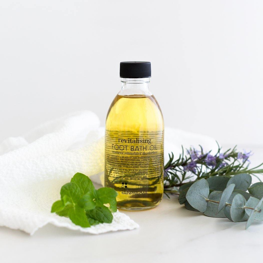 Rainpharma - Revitalising Foot Bath Oil - Voeten - Puur Living