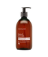 Een bruine pompflacon met het opschrift "RainPharma Hand Scrub - 500 ml," een natuurlijke gel met scrubdeeltjes van bamboe voor gladde, geëxfolieerde handen.