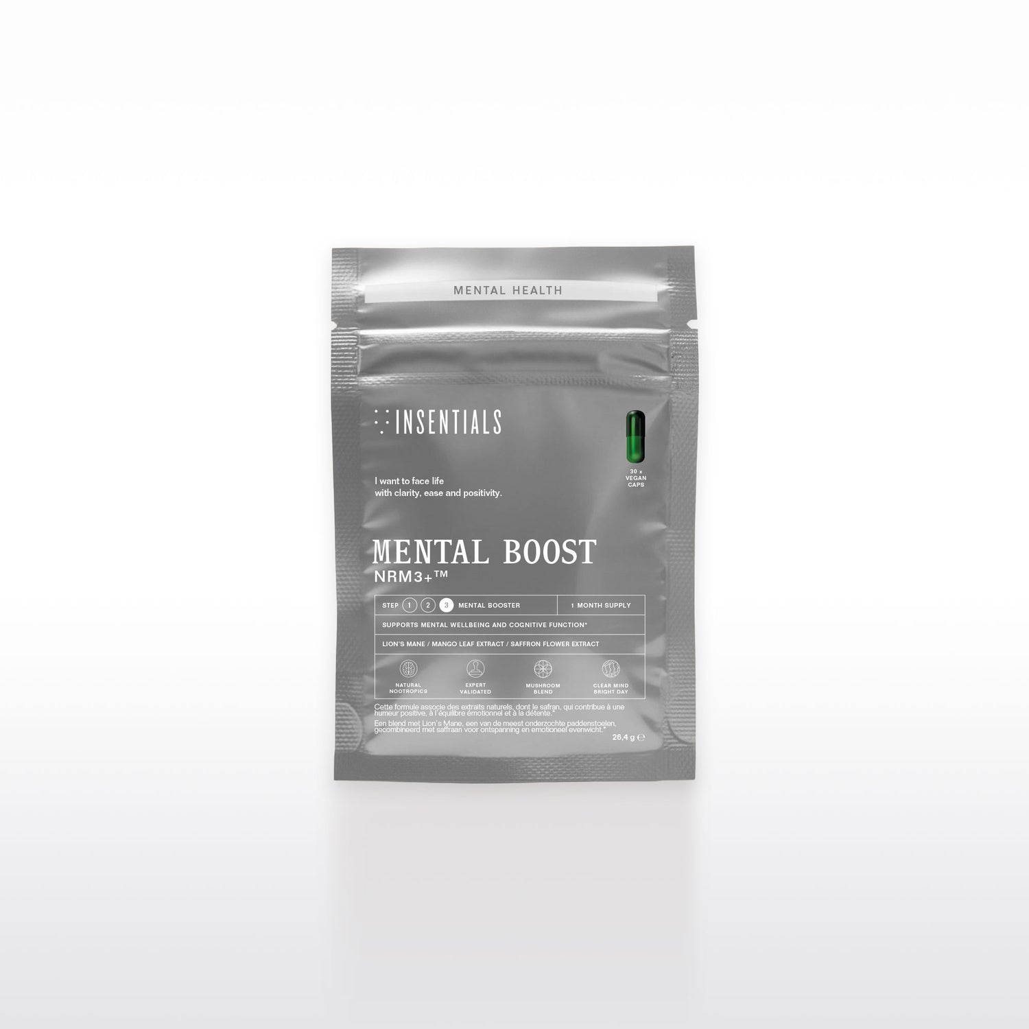 Op een grijs hersluitbaar zakje met het opschrift „NRM3+ (Mental Boost) – Focus &amp; Concentratie” van Insentials staan informatie over het supplement en rechtsboven een afbeelding van een kleine groene capsule, waarbij de nadruk ligt op noötropica zoals Lion’s Mane en andere neuroregeneratieve paddenstoelen voor een verbeterde mentale helderheid.