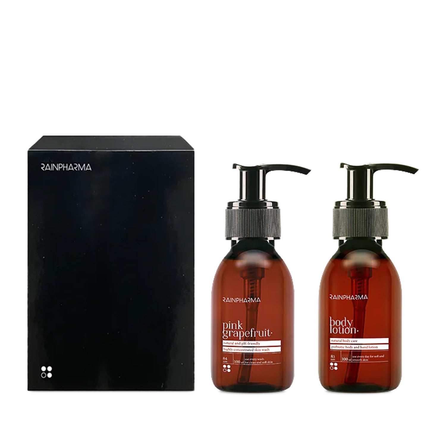 Het RainPharma Shower Duo - Body Lotion + Skin Wash Pink Grapefruit wordt geleverd in elegante bruine pompflacons naast een strakke zwarte geschenkverpakking, waardoor deze set een perfect cadeau is.