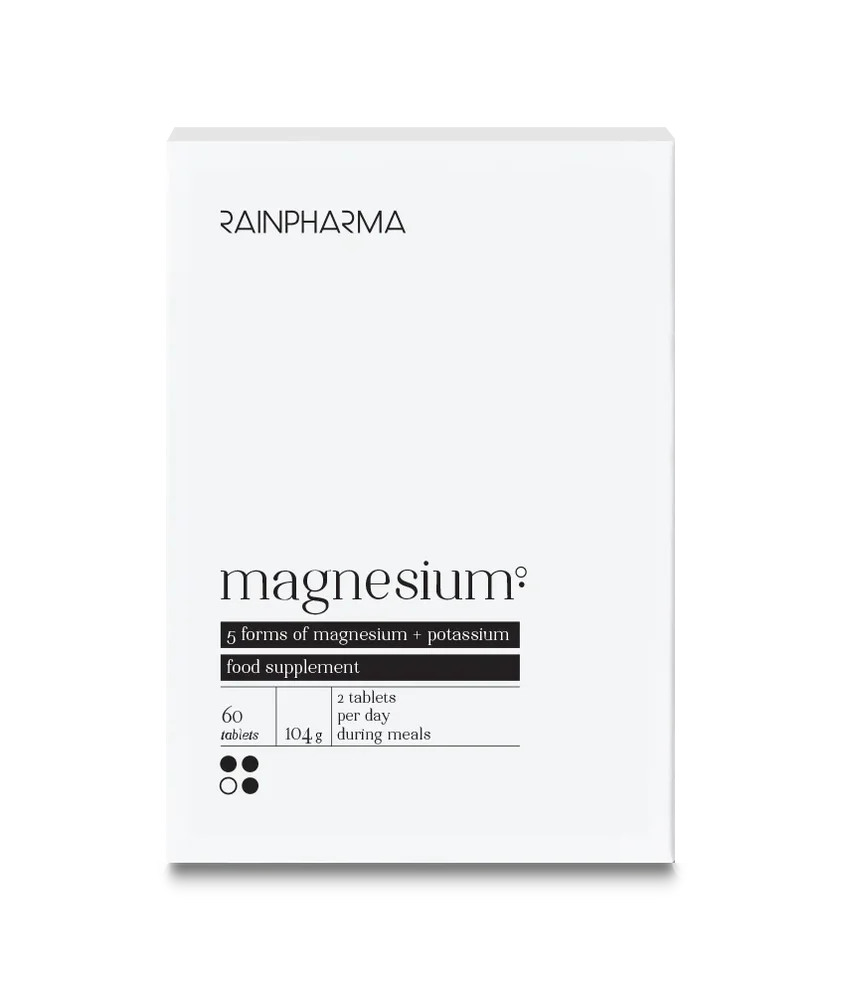 RainPharma Magnesium (Water Relax) zit in een witte doos met 60 tabletten; neem dagelijks 2 tabletten bij de maaltijd.