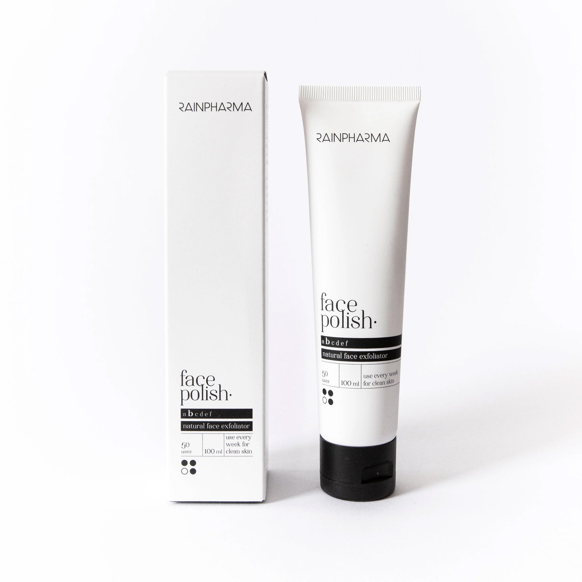 Een tube en doos RainPharma Face Polish (balsem voor het gezicht) staan rechtop tegen een effen witte achtergrond.