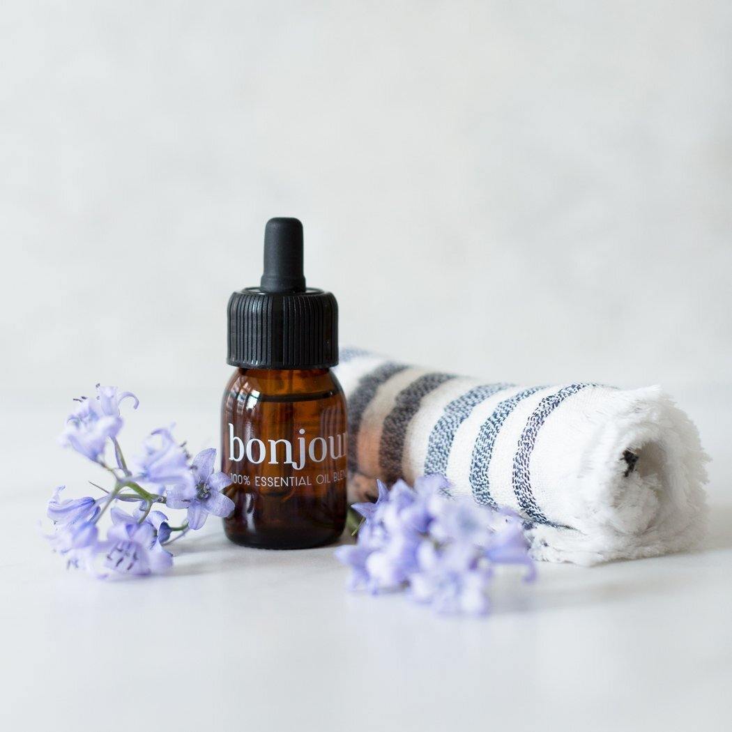 Een amberkleurig druppelflesje van 30 ml met RainPharma&