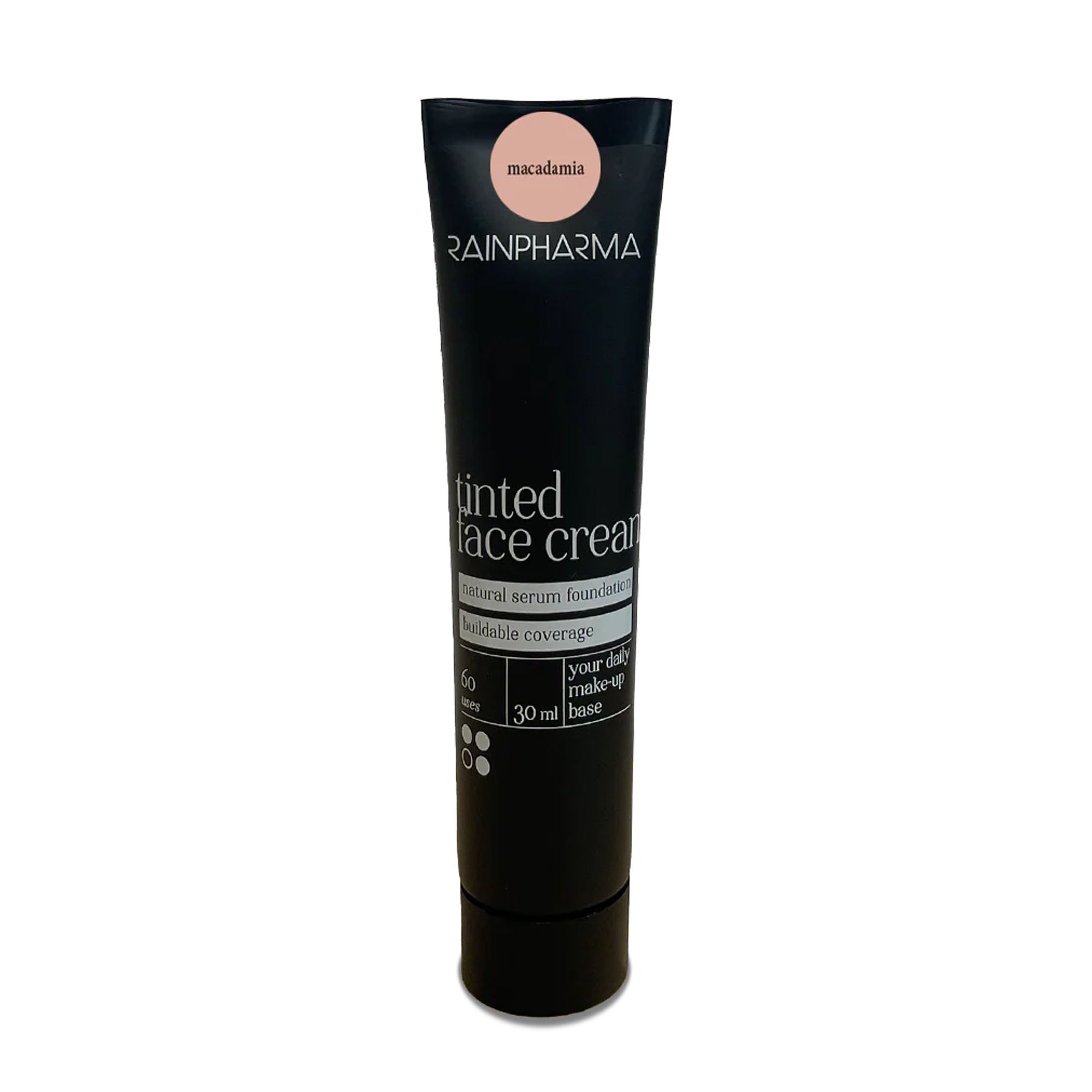 Op een zwarte tube van RainPharma met het opschrift „RainPharma Make Up – Tinted Face Cream” staat bovenaan in een beige cirkel „macadamia” vermeld. Deze tube van 30 ml bevat een natuurlijke serumfoundation die tevens dienst doet als veganistische getinte crème en is voorzien van een SPF15-zonnefilter voor extra bescherming tegen de zon.