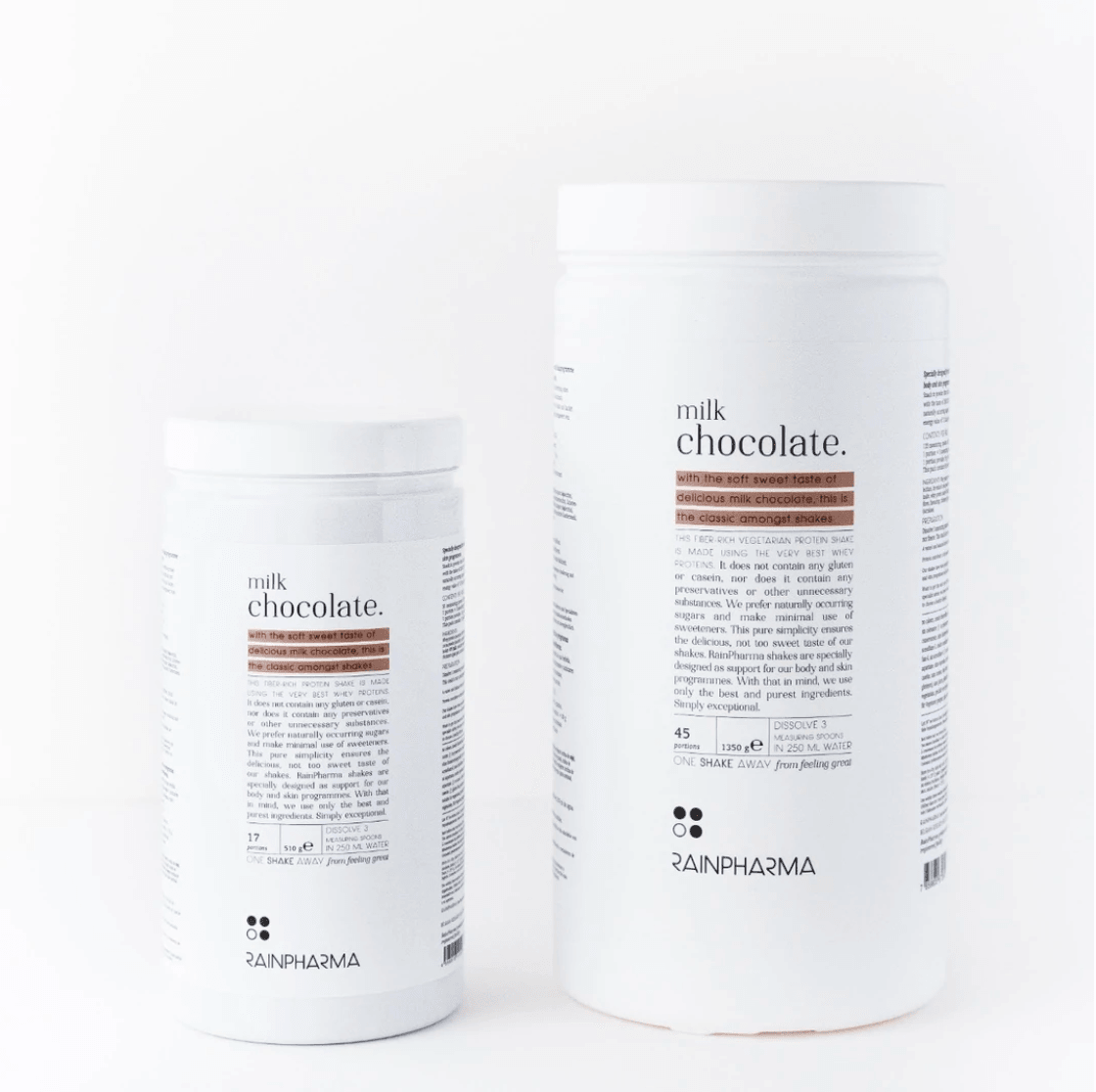 Twee XL Shake Milk Chocolate-containers van RainPharma, weergegeven tegen een witte achtergrond, met de voorkant en de zijkant met voedingsinformatie.